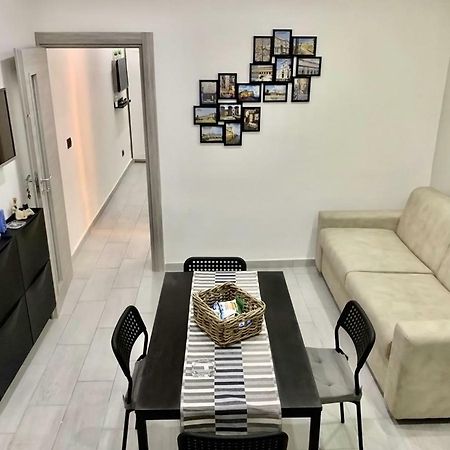 Nel Cuore Di Napoli Apartment Luaran gambar