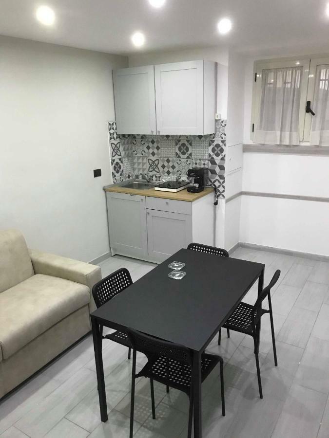 Nel Cuore Di Napoli Apartment Luaran gambar