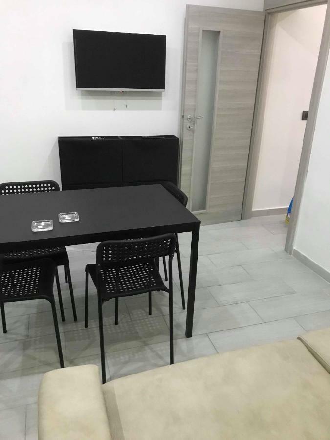 Nel Cuore Di Napoli Apartment Luaran gambar