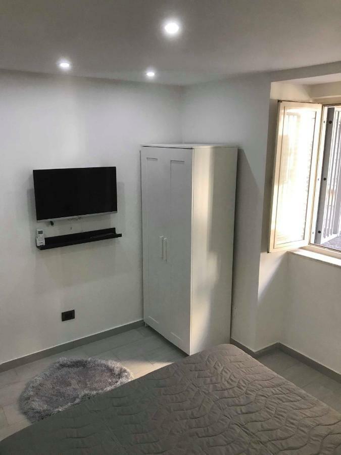 Nel Cuore Di Napoli Apartment Luaran gambar