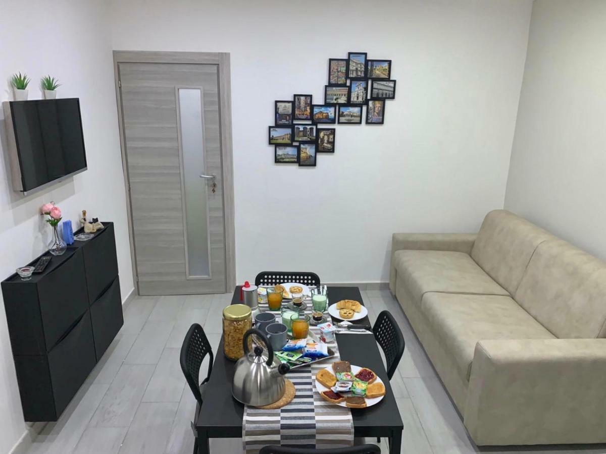 Nel Cuore Di Napoli Apartment Luaran gambar