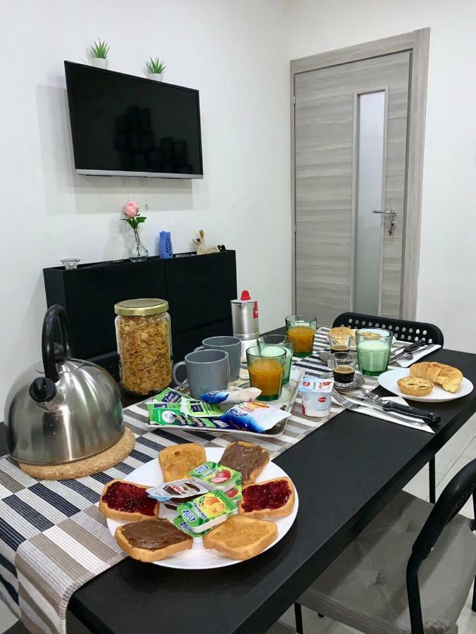 Nel Cuore Di Napoli Apartment Luaran gambar