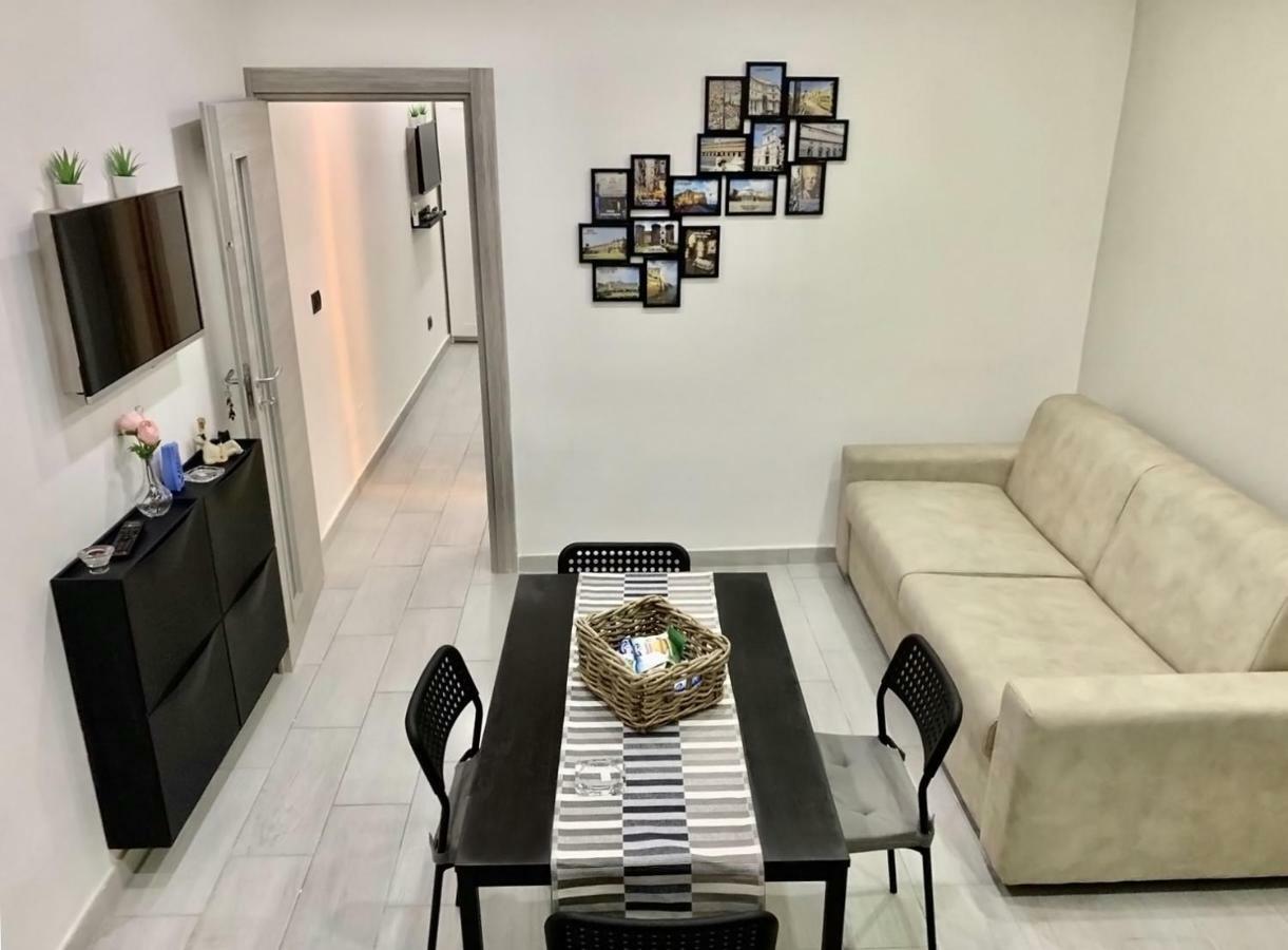 Nel Cuore Di Napoli Apartment Luaran gambar
