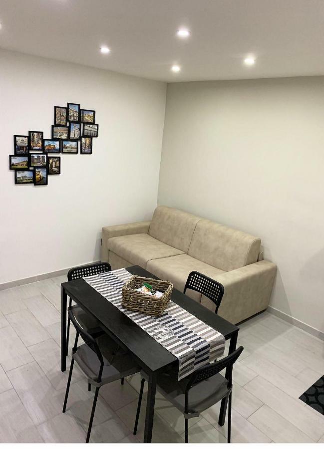 Nel Cuore Di Napoli Apartment Luaran gambar